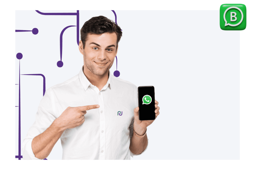 Homem segurando um celular com o numero 0800 vinculado ao whatsapp business, com uma telefonia em nuvem de qualidade, PABX Virtual